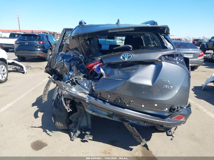 2018 TOYOTA RAV4 XLE - JTMWFREV6JJ739192