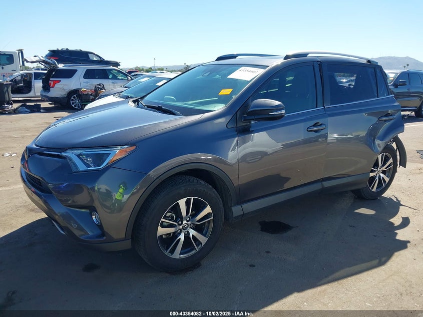 2018 TOYOTA RAV4 XLE - JTMWFREV6JJ739192