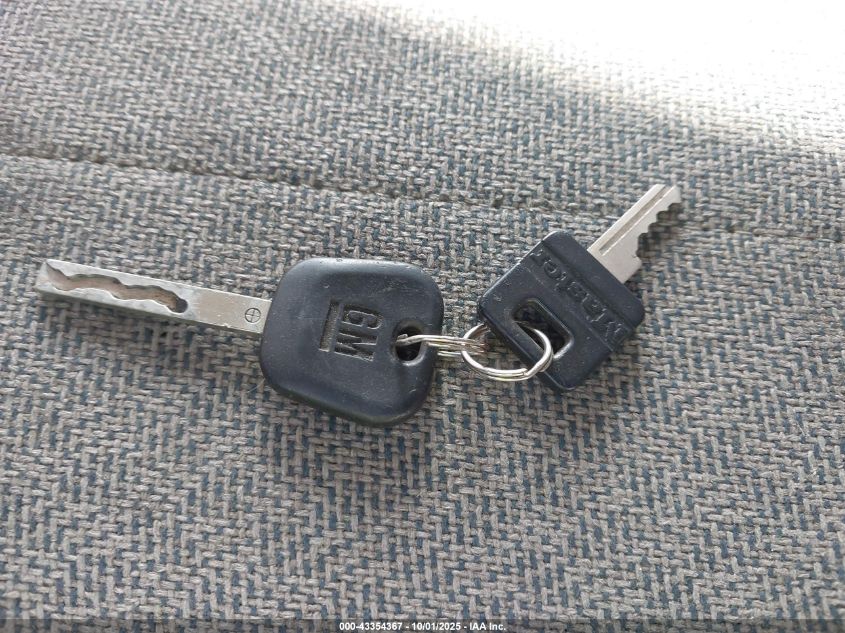 2017 Chevrolet Express Cutaway Work Van VIN: 1GB0GRFF1H1150866 Lot: 43354367