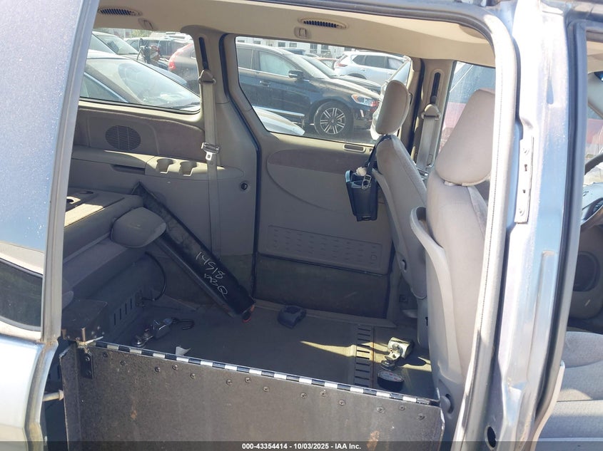 2001 Dodge Grand Caravan Sport VIN: 2B8GP443X1R373085 Lot: 43354414