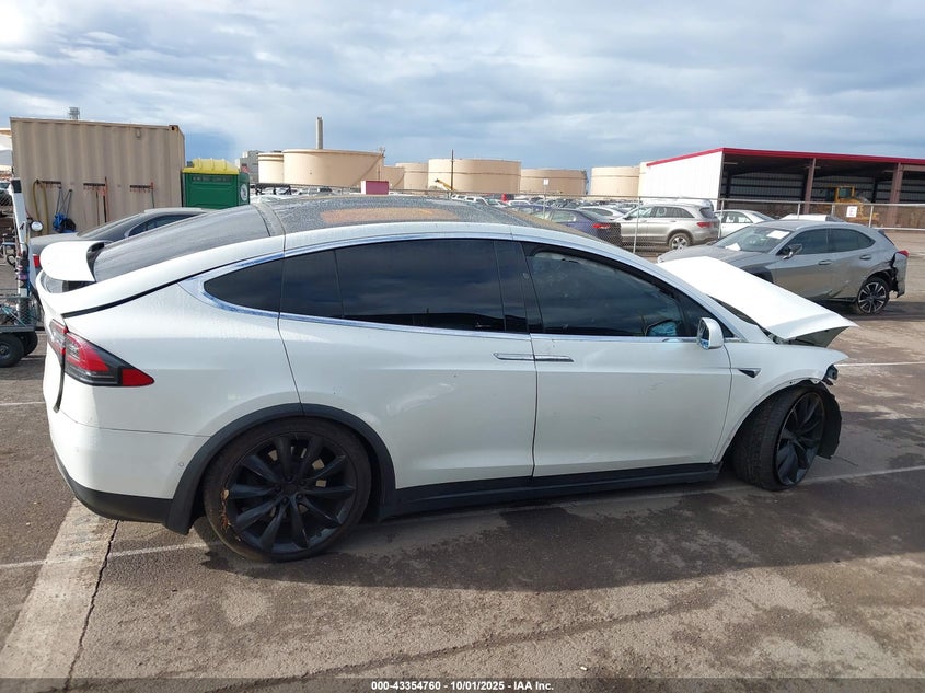 2017 Tesla Model X 100D/75D/90D VIN: 5YJXCAE20HF065921 Lot: 43354760