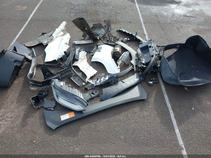 2017 Tesla Model X 100D/75D/90D VIN: 5YJXCAE20HF065921 Lot: 43354760