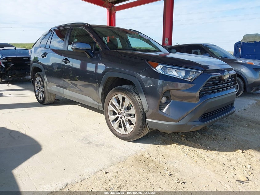 TOYOTA RAV4 XLE PREMIUM
