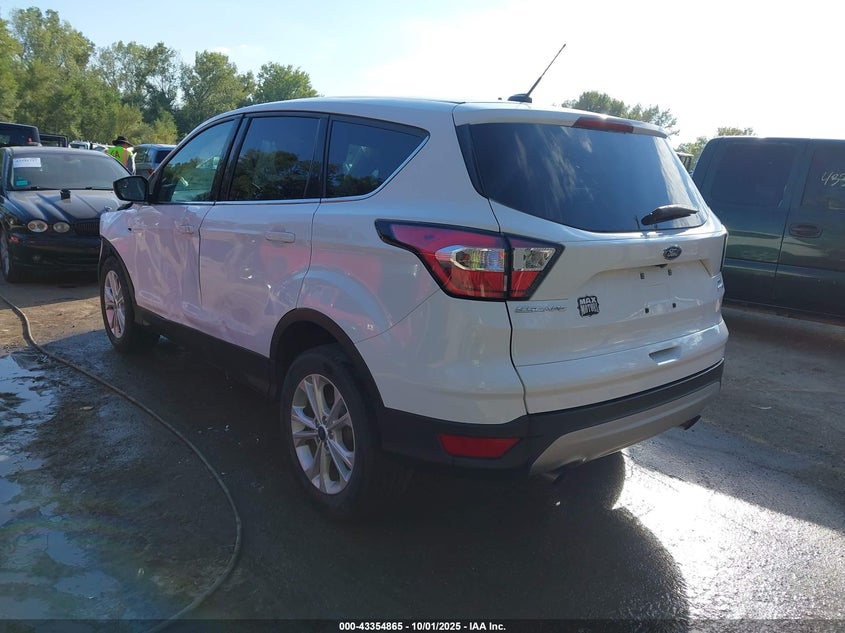 2017 FORD ESCAPE SE - 1FMCU9GD7HUD92702