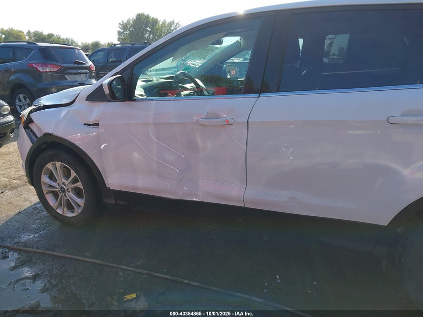 2017 FORD ESCAPE SE - 1FMCU9GD7HUD92702