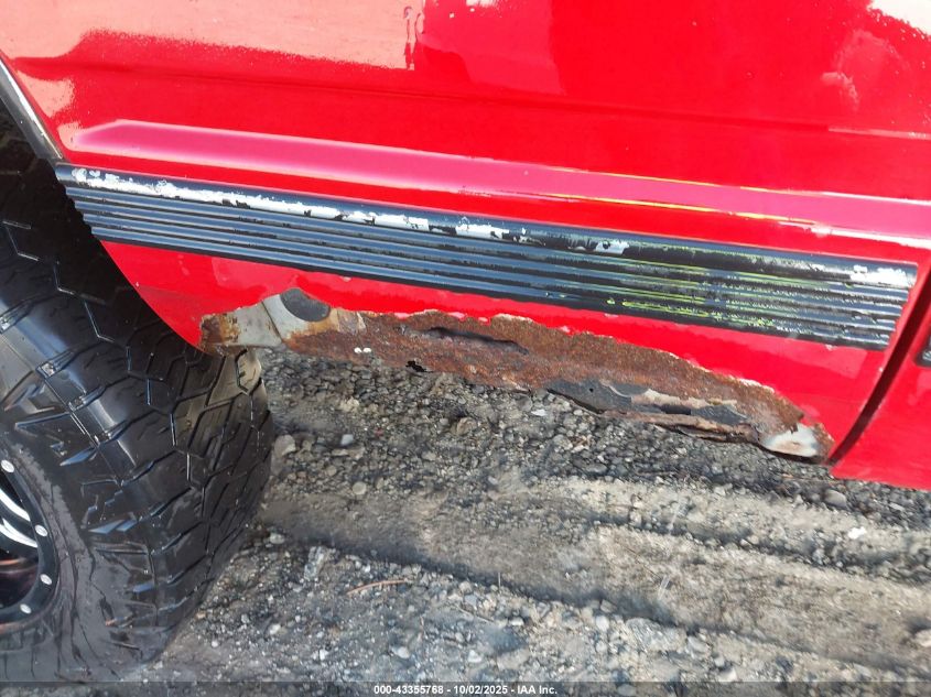 1996 Chevrolet Tahoe K1500 VIN: 3GNEK18R4TG131125 Lot: 43355768