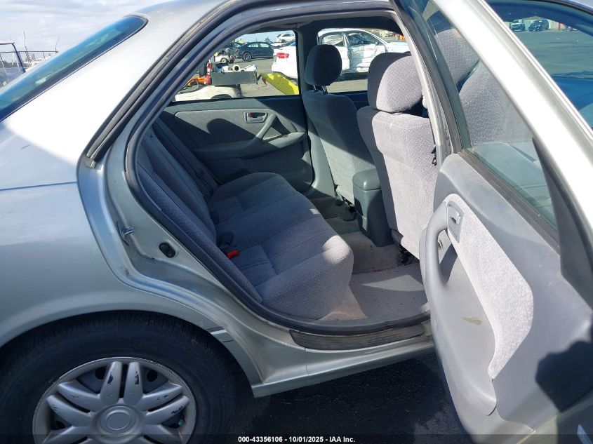 2000 Toyota Camry Le V6 VIN: JT2BF28K8Y0235999 Lot: 43356106