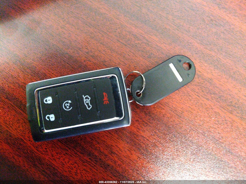 2024 JEEP WAGONEER L SERIES II 4X2 - 1C4SJRBP0RS146095