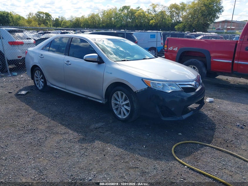 TOYOTA CAMRY HYBRID XLE