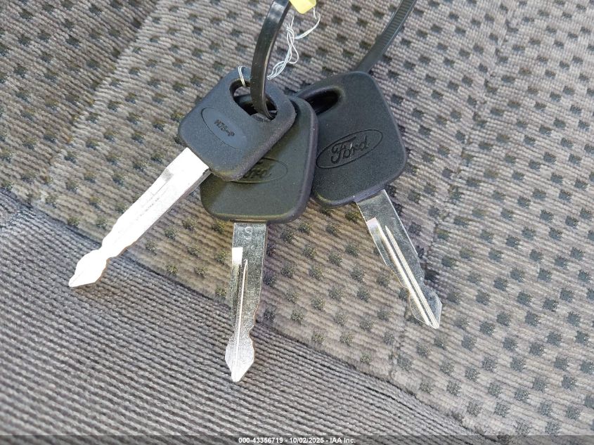 2002 Ford F-150 Xl/Xlt VIN: 1FTRF18W02NB10573 Lot: 43356719