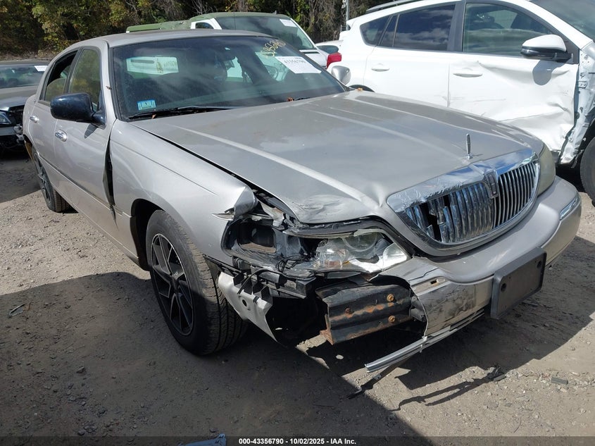 2006 Lincoln Town Car Signature Limited
