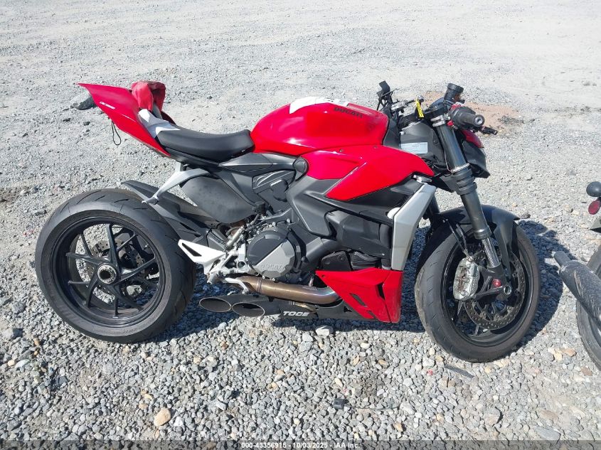 2022 Ducati Streetfighter V2 VIN: ZDMFAKYW6NB000824 Lot: 43356915