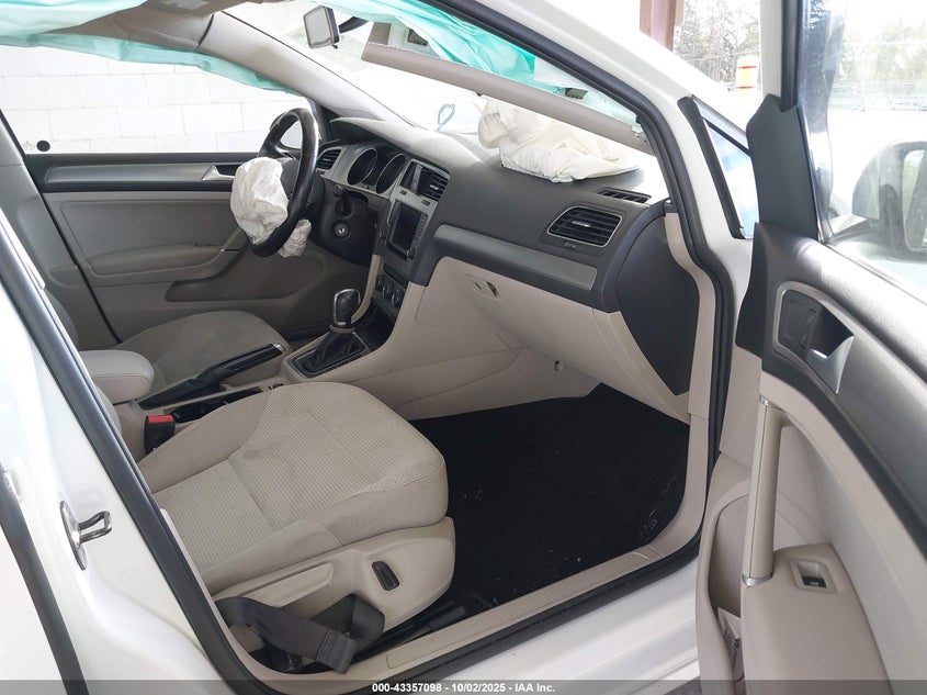 2016 VOLKSWAGEN GOLF SPORTWAGEN TSI S 4-DOOR - 3VWC17AU2GM515753