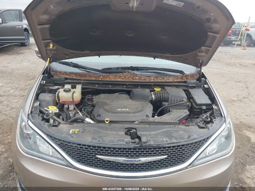 2017 Chrysler Pacifica Touring-L VIN: 2C4RC1BG2HR565544 Lot: 43357308