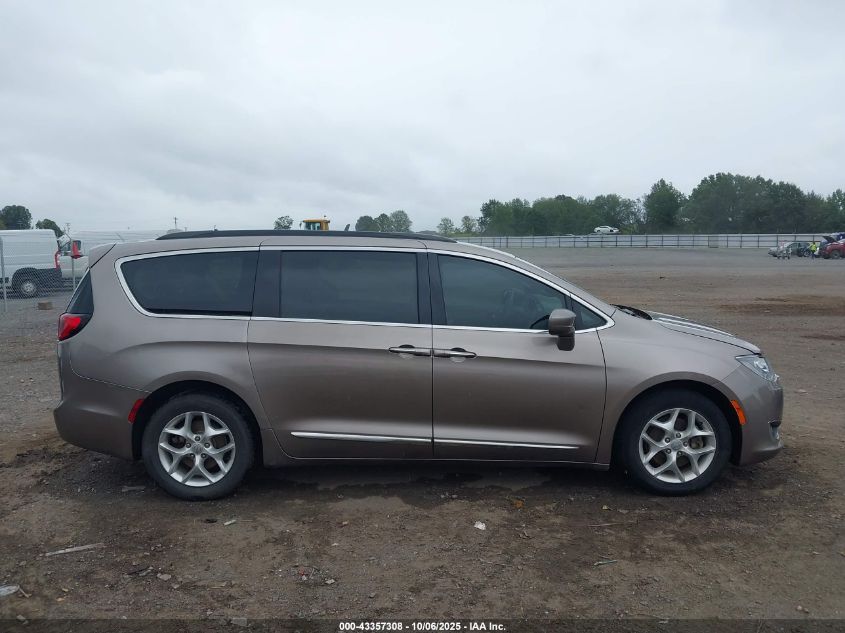2017 Chrysler Pacifica Touring-L VIN: 2C4RC1BG2HR565544 Lot: 43357308