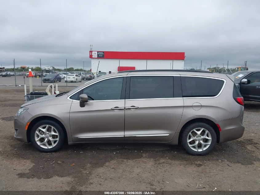2017 Chrysler Pacifica Touring-L VIN: 2C4RC1BG2HR565544 Lot: 43357308