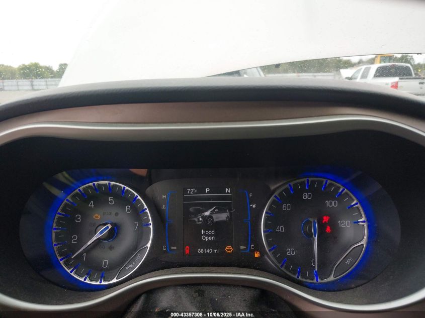 2017 Chrysler Pacifica Touring-L VIN: 2C4RC1BG2HR565544 Lot: 43357308