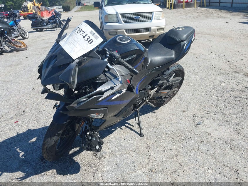 ML5EXGG13SDA51672 2025 KAWASAKI NINJA photo no. 2