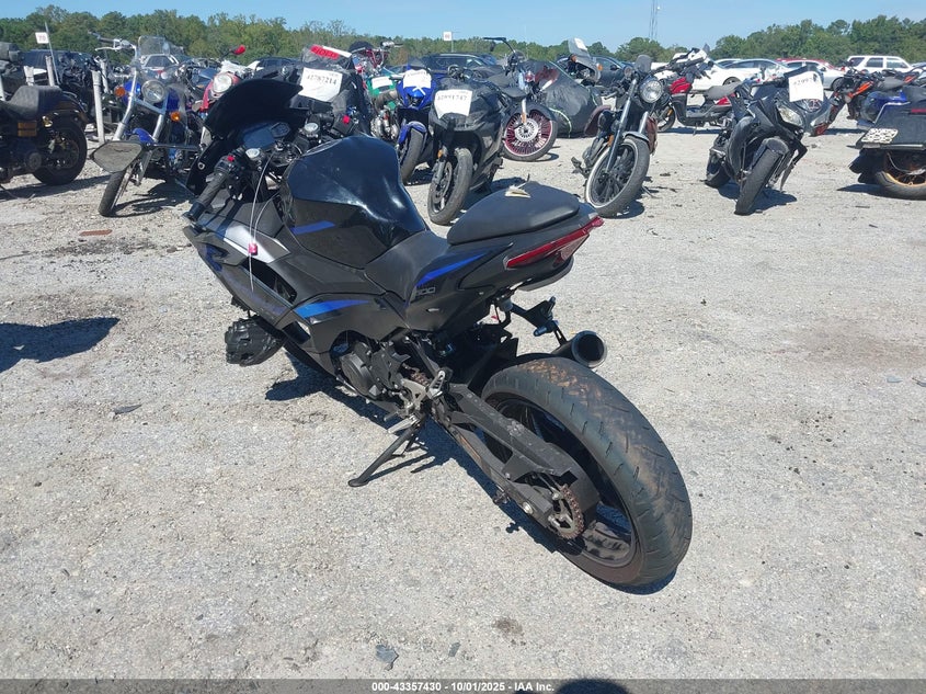 ML5EXGG13SDA51672 2025 KAWASAKI NINJA photo no. 3