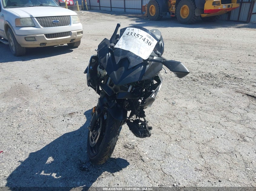 ML5EXGG13SDA51672 2025 KAWASAKI NINJA photo no. 5