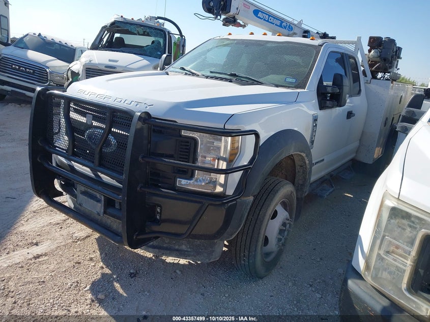 1FD0X5HT7KEC42213 2019 FORD F550 photo no. 2