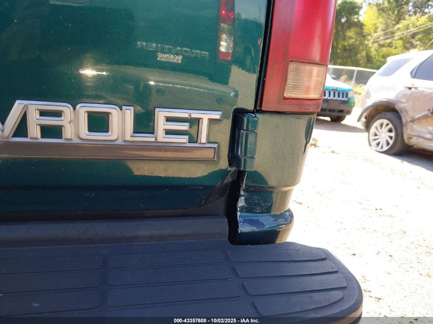 1998 Chevrolet Suburban 1500 VIN: 3GNFK16R9WG139863 Lot: 43357608