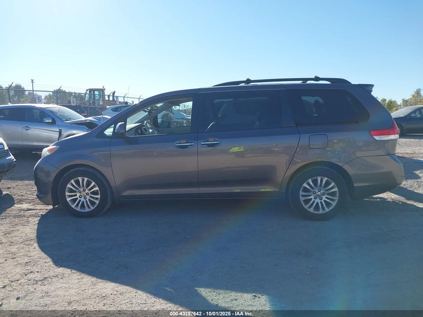 2013 TOYOTA SIENNA XLE/LIMITED 5TDYK3DC5DS402828