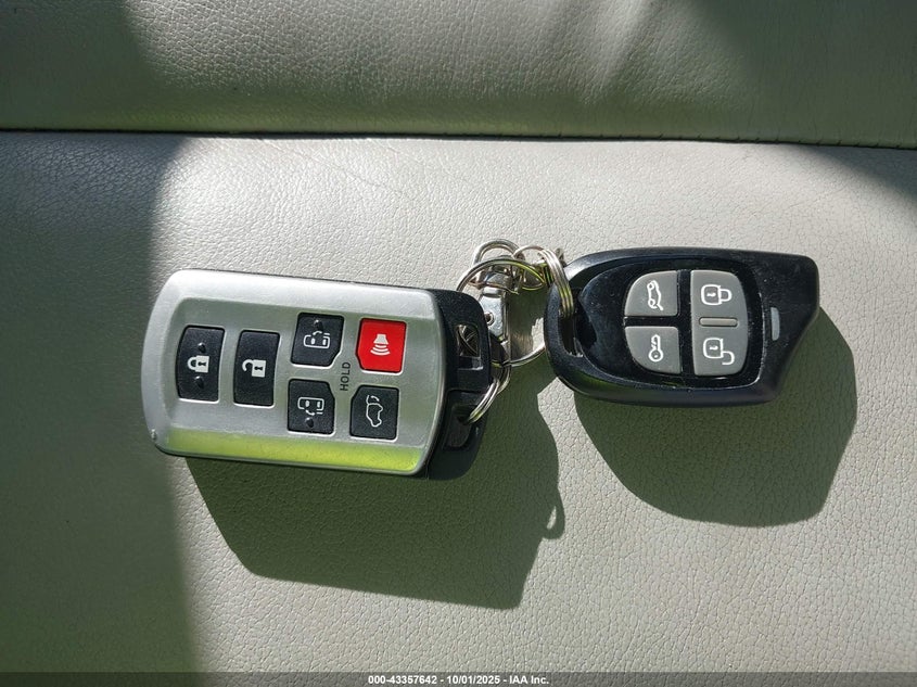 2013 TOYOTA SIENNA XLE/LIMITED 5TDYK3DC5DS402828