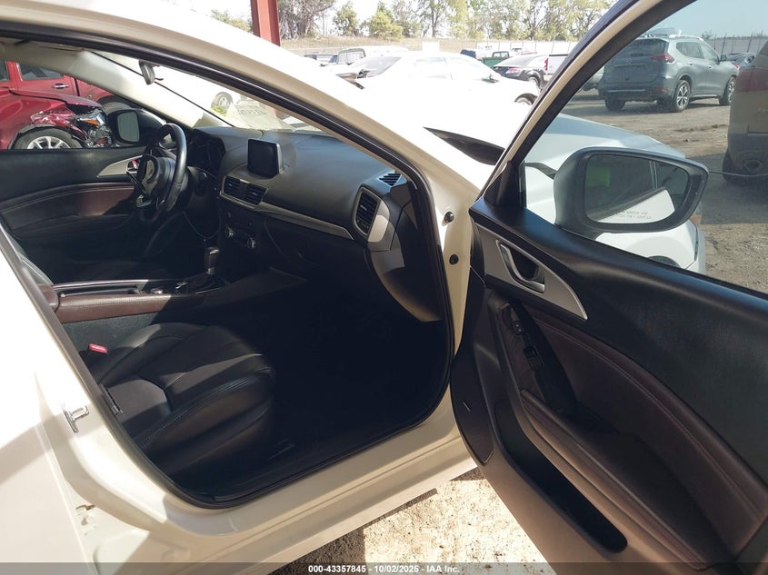 2018 MAZDA MAZDA3 TOURING - 3MZBN1V35JM237078