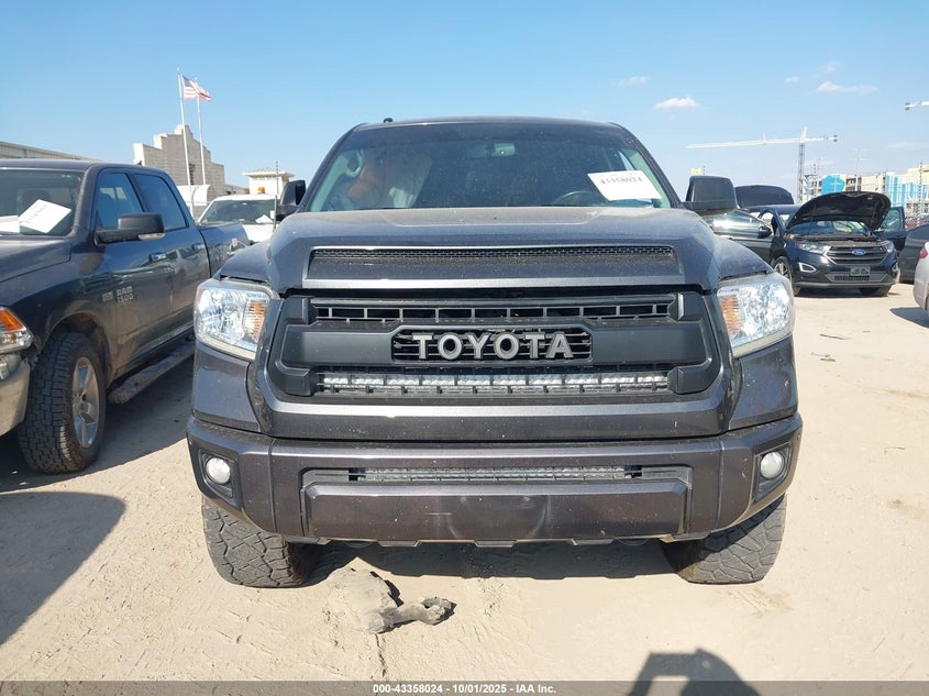 2017 TOYOTA TUNDRA PLATINUM 5.7L V8 - 5TFAW5F19HX639853