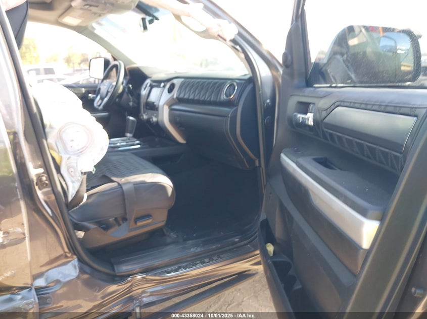 2017 TOYOTA TUNDRA PLATINUM 5.7L V8 - 5TFAW5F19HX639853