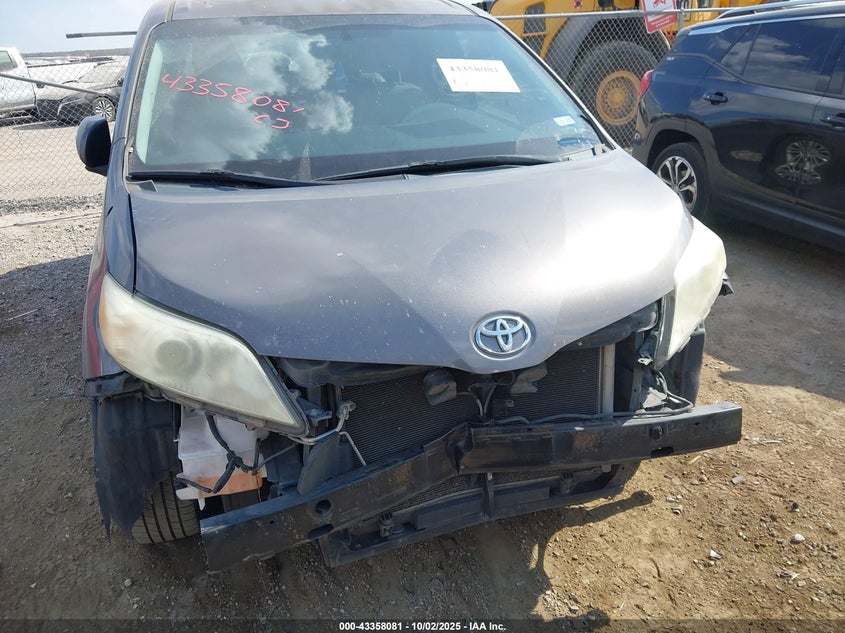 2014 TOYOTA SIENNA XLE V6 8 PASSENGER 5TDYK3DC5ES426905