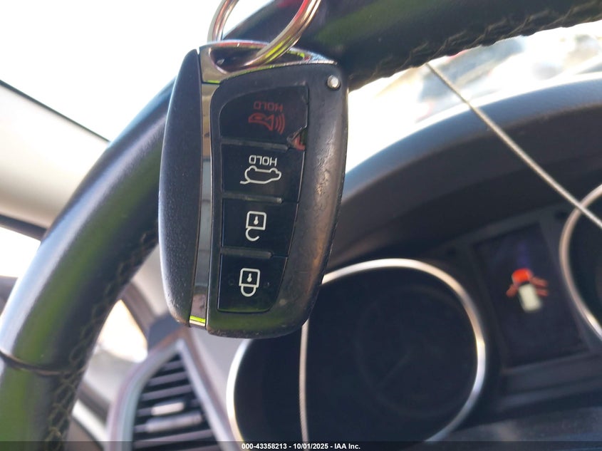 2018 Hyundai Santa Fe Sport 2.4L VIN: 5NMZUDLB1JH067028 Lot: 43358213