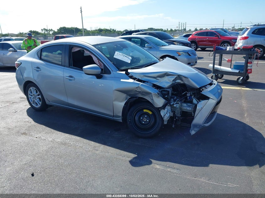 2018 Toyota Yaris Ia silver sedan gasoline 3MYDLBYV5JY301344 photo #1