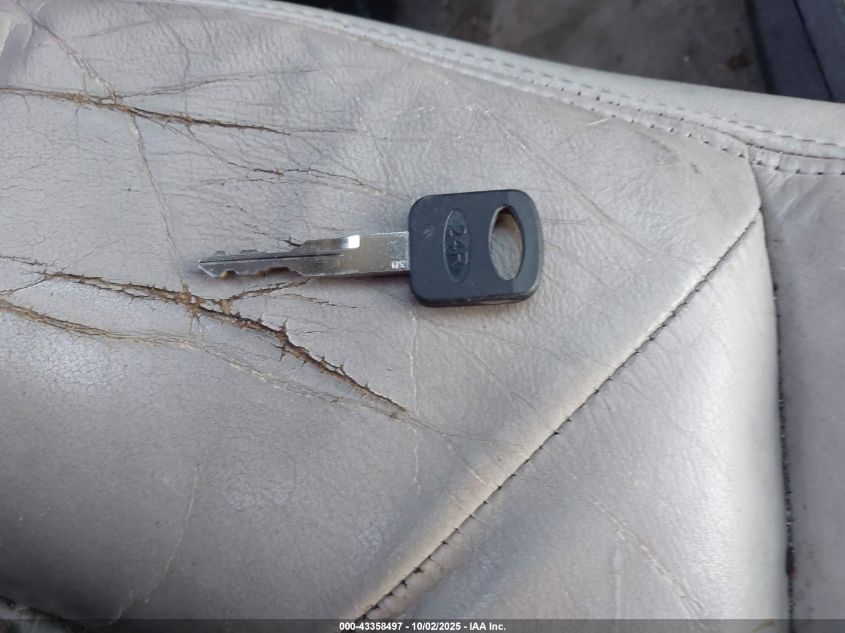 1997 Lincoln Town Car Signature VIN: 1LNLM82W3VY745380 Lot: 43358497