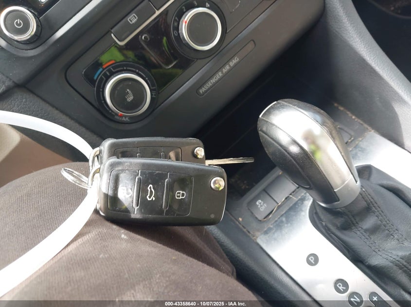 2014 VOLKSWAGEN JETTA SPORTWAGEN 2.5L SE 3VWPP7AJ4EM625061