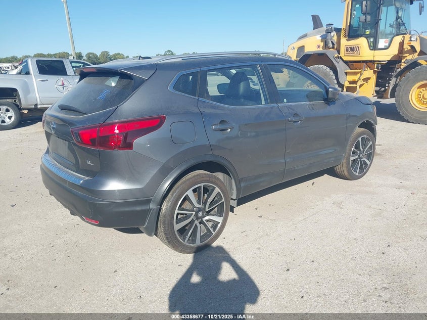 JN1BJ1CP4HW012958 2017 NISSAN ROGUE photo no. 4