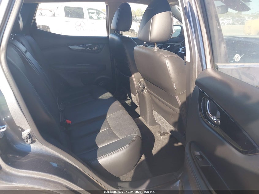 JN1BJ1CP4HW012958 2017 NISSAN ROGUE photo no. 8