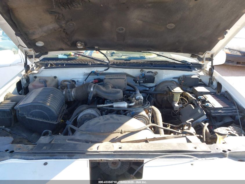 2000 Cadillac Escalade Standard VIN: 1GYEK13R0YR152720 Lot: 43358710