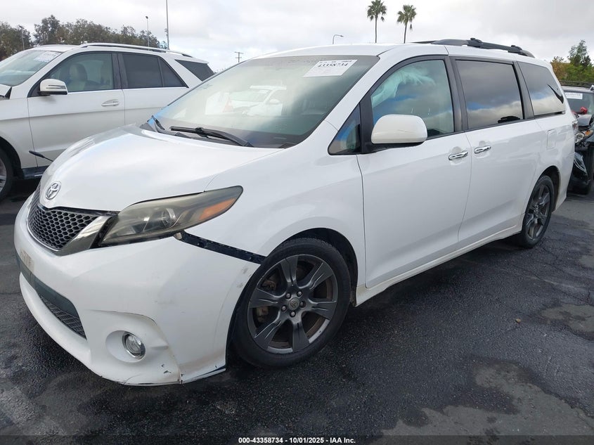 2017 Toyota Sienna Se 8 Passenger white van gasoline 5TDXZ3DC9HS889948 photo #3