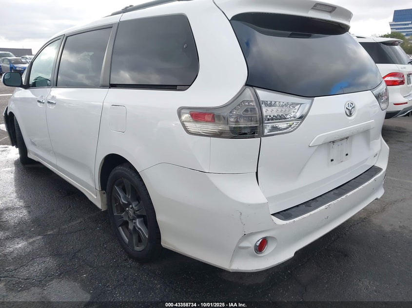 2017 Toyota Sienna Se 8 Passenger white van gasoline 5TDXZ3DC9HS889948 photo #4