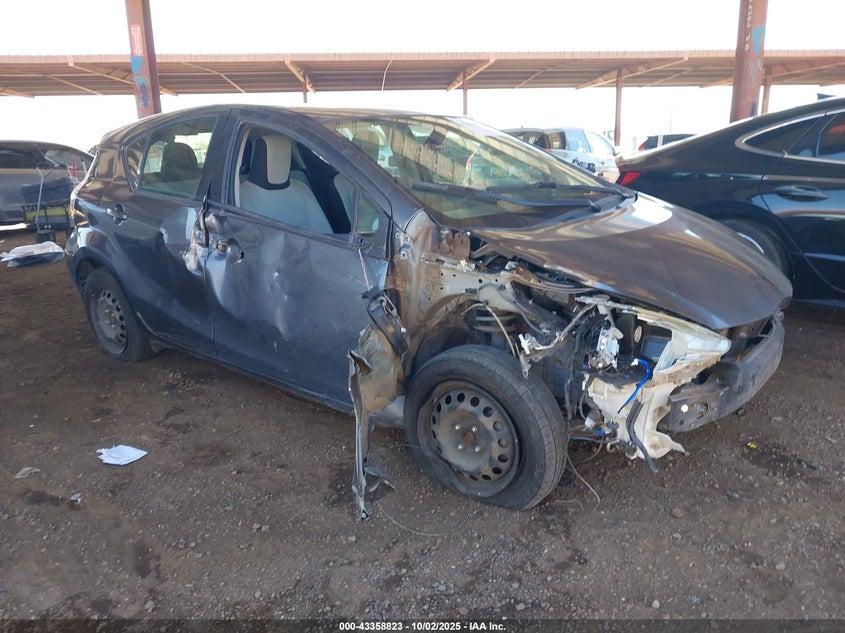 2015 TOYOTA PRIUS C THREE - JTDKDTB35F1101981