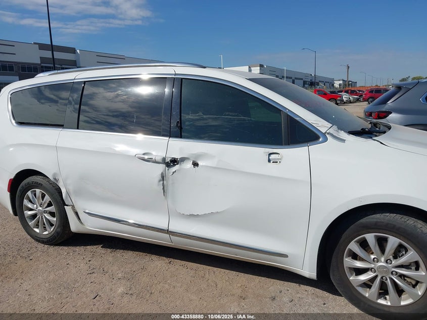 2018 Chrysler Pacifica Touring L VIN: 2C4RC1BG7JR142545 Lot: 43358880