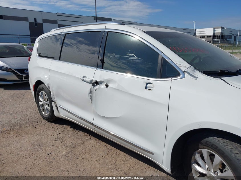 2018 Chrysler Pacifica Touring L VIN: 2C4RC1BG7JR142545 Lot: 43358880
