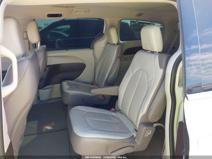 2018 Chrysler Pacifica Touring L VIN: 2C4RC1BG7JR142545 Lot: 43358880