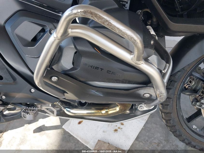 2025 BMW R 1300 Gs Adventure VIN: WB10M3305S6L00292 Lot: 43358920