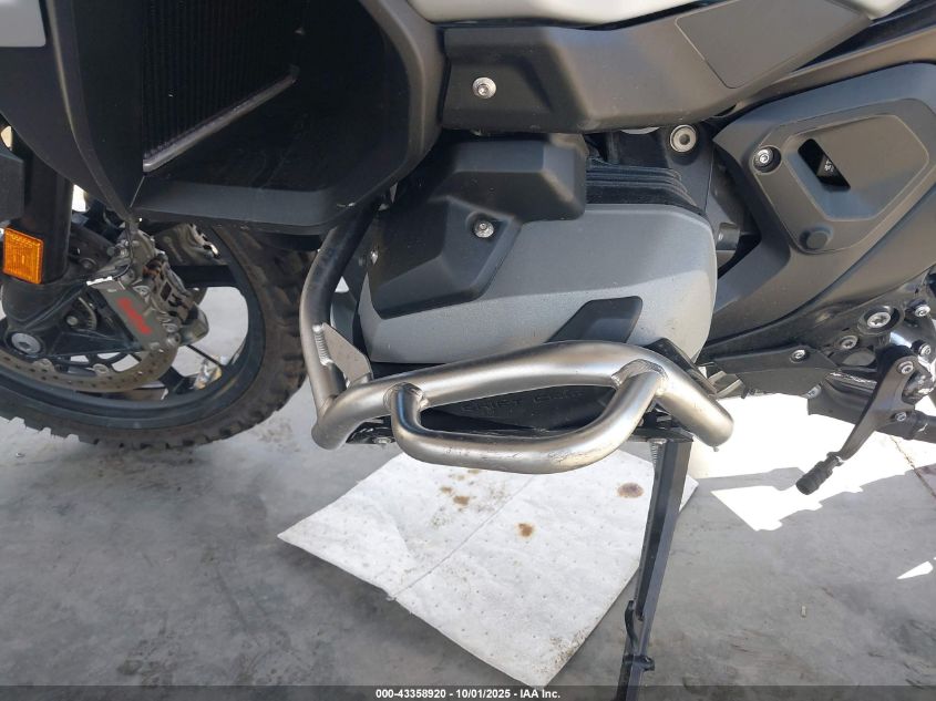 2025 BMW R 1300 Gs Adventure VIN: WB10M3305S6L00292 Lot: 43358920