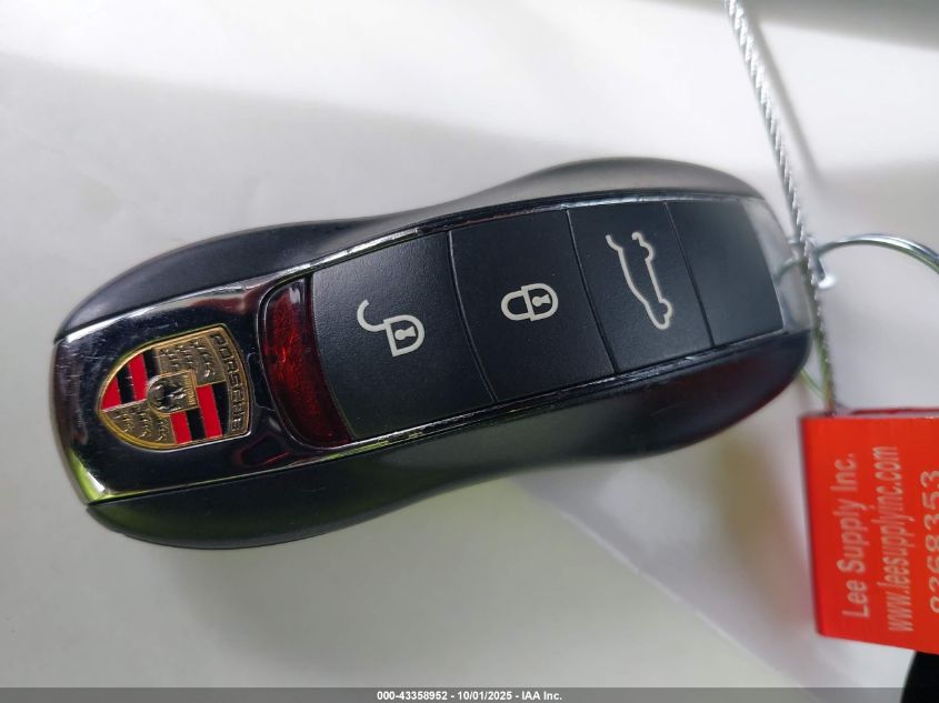 2018 Porsche Macan Turbo W/Performance Package VIN: WP1AF2A5XJLB70096 Lot: 43358952