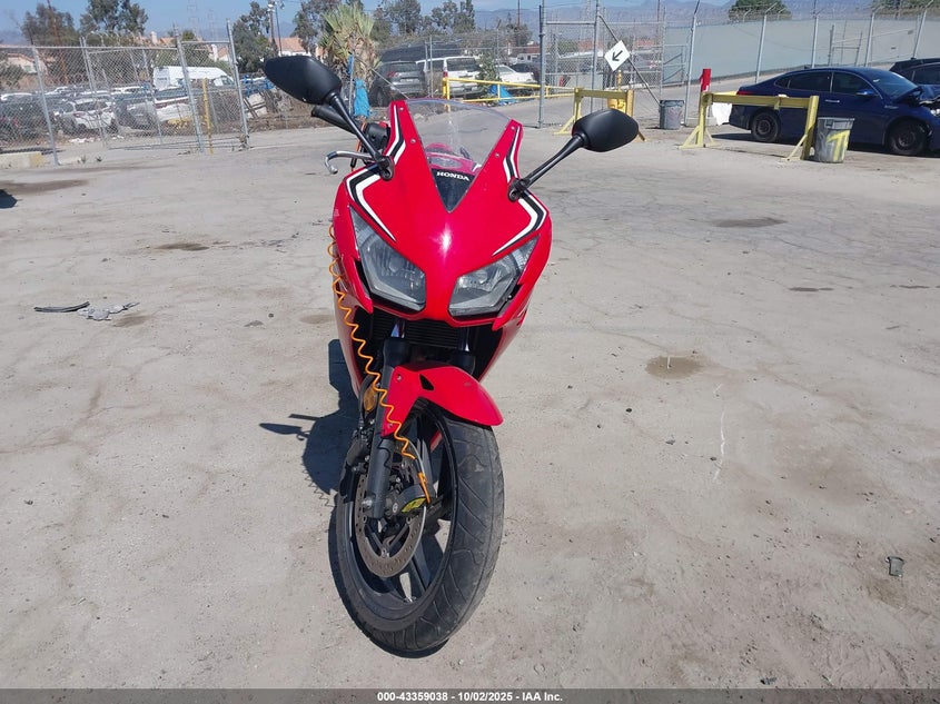 VIN MLHNC5102M5700956 2021 HONDA CBR300 R