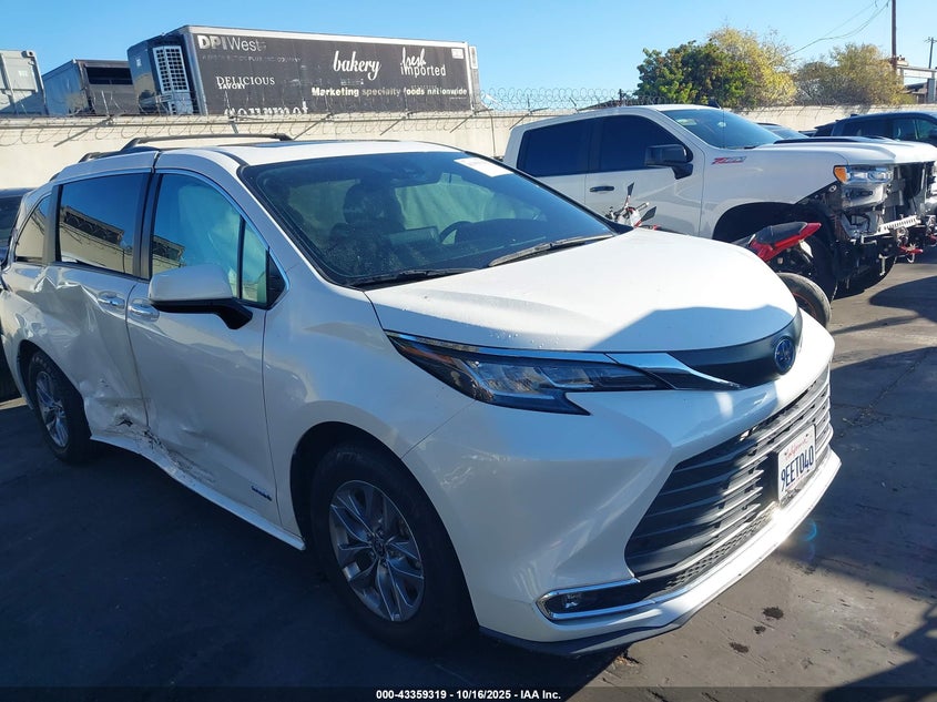 2021 TOYOTA SIENNA (VIN: 5TDYRKEC0MS027340)
